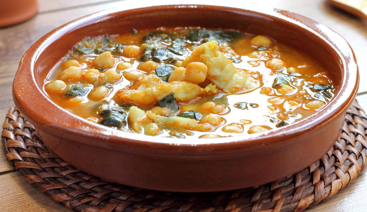 Garbanzos con bacalao