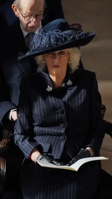 La reina Camila, dentro de la iglesia La reina Camila, dentro de la iglesia