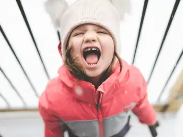 Niña desafiante Niña desafiante