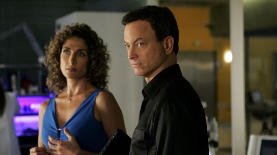 Stella (Melina Kanakaredes) and Mac (Gary Sinise) en CSI: NY