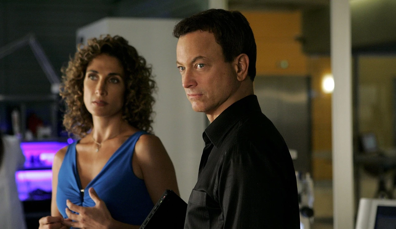 Stella (Melina Kanakaredes) and Mac (Gary Sinise) en CSI: NY