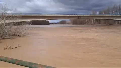 La crecida del río Ebro La crecida del río Ebro