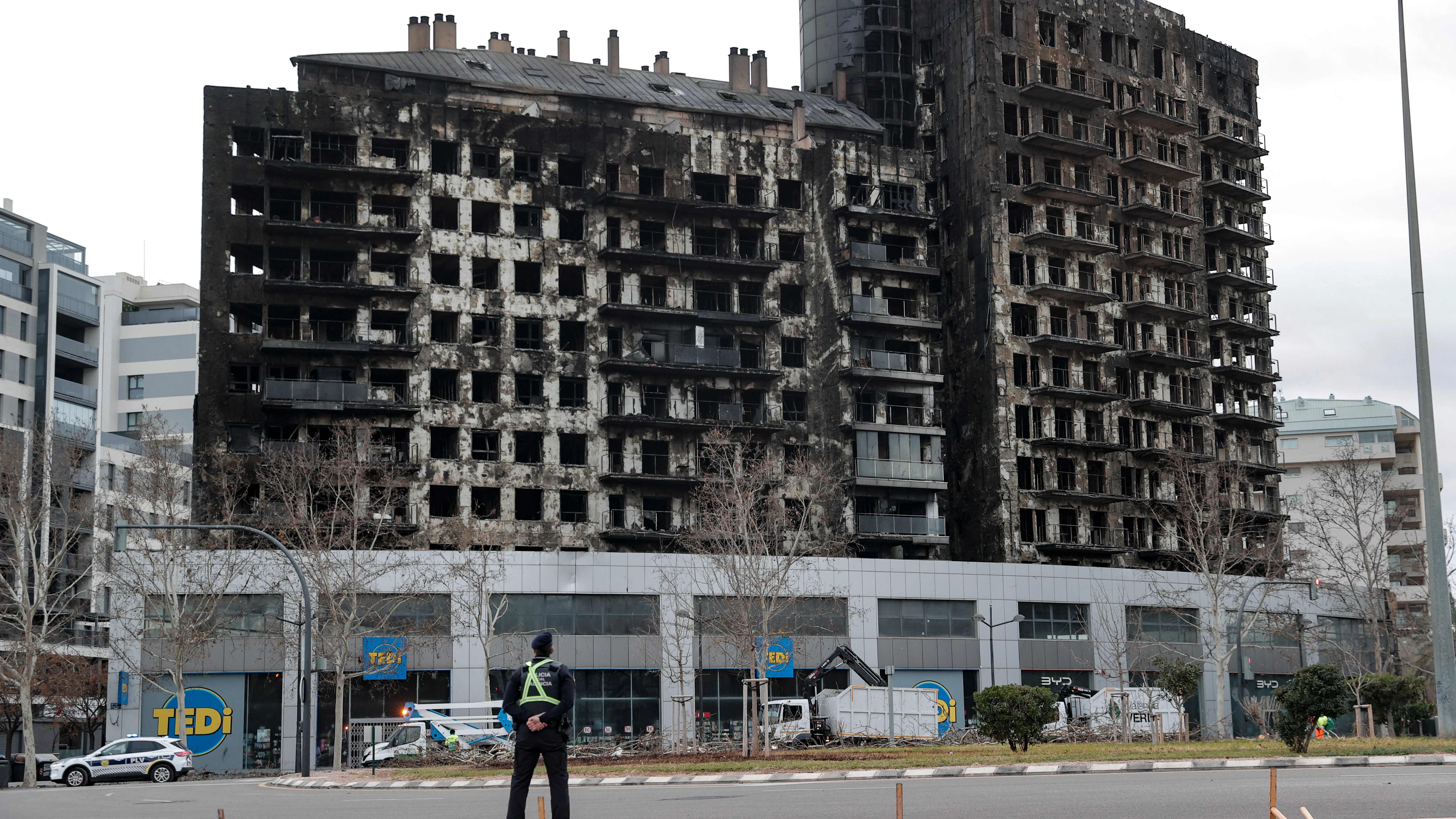 Edificio incendiado en el barrio de Campanar (Valencia) Edificio incendiado en el barrio de Campanar (Valencia)