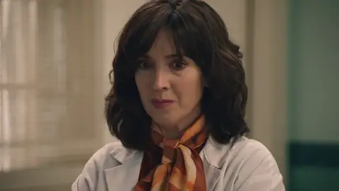 Revuelo en consulta: Luz se rebela contra la impertinencia de Tasio… ¡enfadando a Jesús! Revuelo en consulta: Luz se rebela contra la impertinencia de Tasio… ¡enfadando a Jesús!