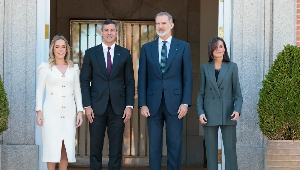 Los reyes Felipe y Letizia con el presidente de Paraguay, Santiago Peña, y a la primera dama, Leticia Ocampos 