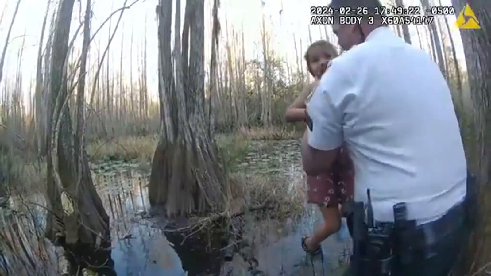 VÍDEO: Rescatan a una niña de cinco años con autismo perdida en un pantano