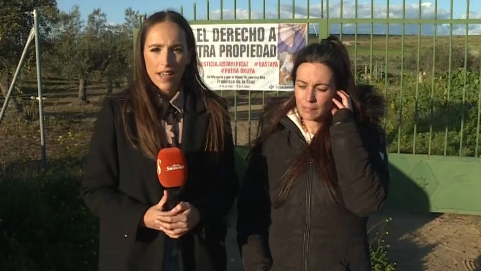 Sol, desesperada, comienza una huelga de hambre hasta recuperar la casa que la novia de su padre lleva años okupando Sol, desesperada, comienza una huelga de hambre hasta recuperar la casa que la novia de su padre lleva años okupando