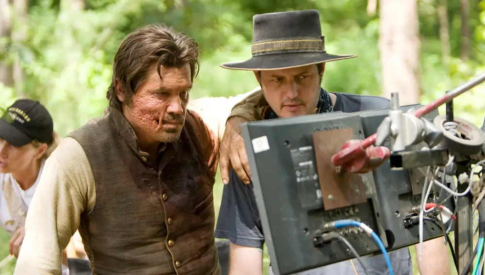 Josh Brolin y el director Jimmy Hayward en el set de Johanh Hex en 2010 Josh Brolin y el director Jimmy Hayward en el set de Johanh Hex en 2010