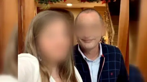 Desenmascara al falso médico de Málaga haciéndose pasar por paciente: "Su nivel de manipulación es brutal" Desenmascara al falso médico de Málaga haciéndose pasar por paciente: "Su nivel de manipulación es brutal"