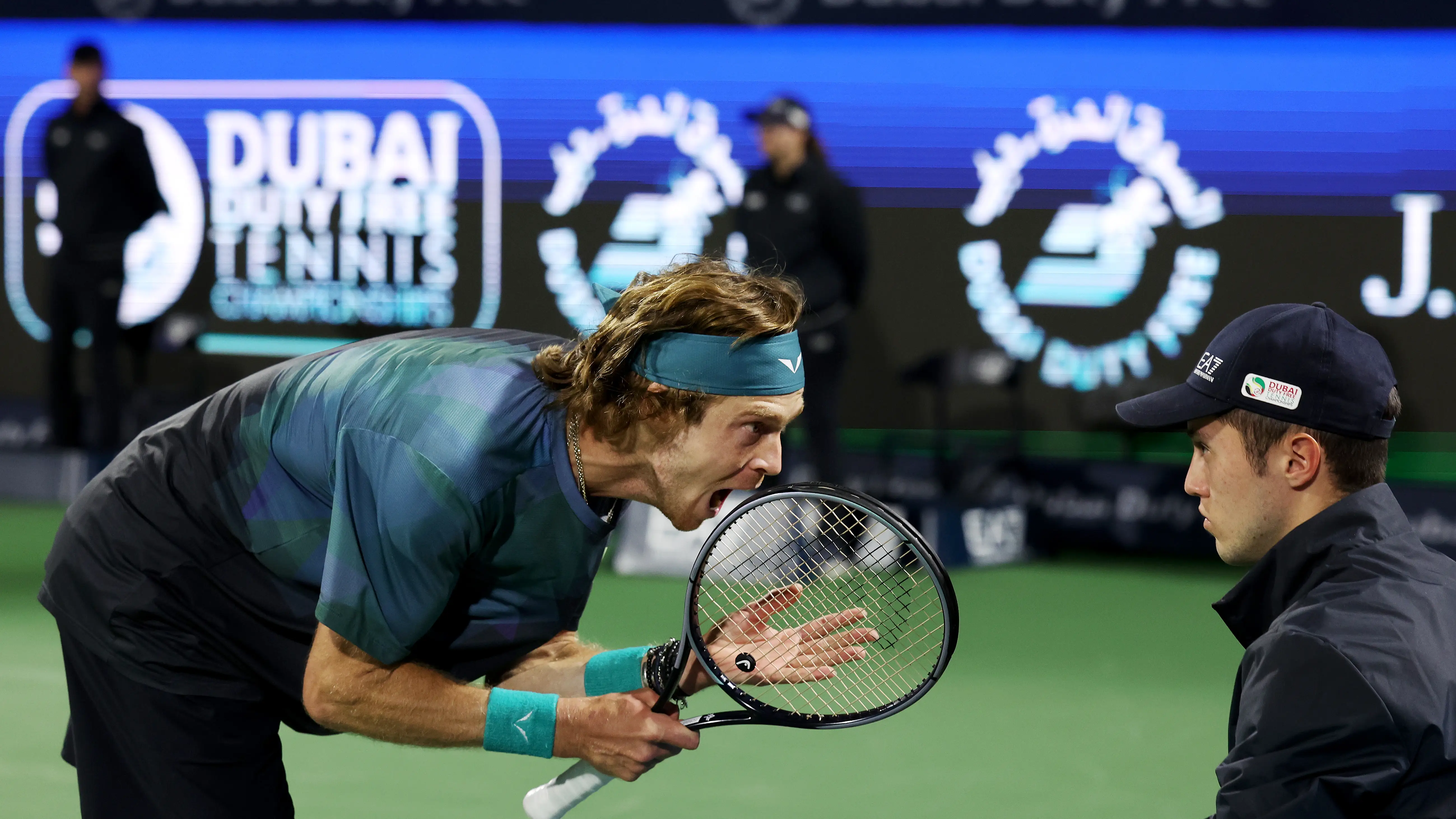 Rublev gritando a un juez de línea en Dubái Rublev gritando a un juez de línea en Dubái