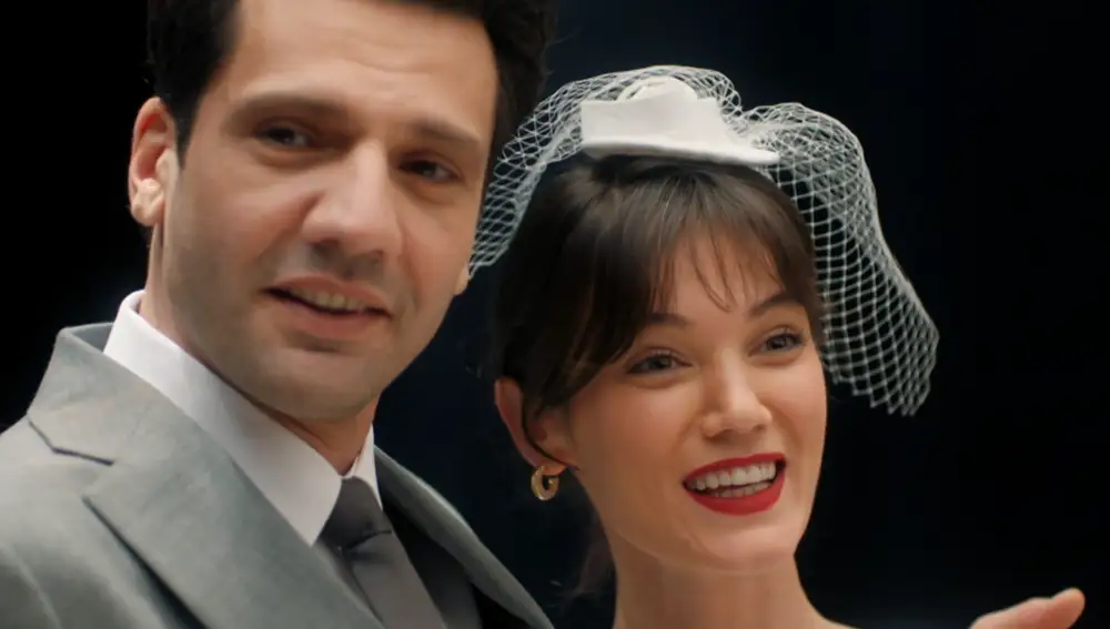 ¡Ilgaz y Ceylin vuelven a darse el sí quiero en una improvisada e inesperada boda! ¡Ilgaz y Ceylin vuelven a darse el sí quiero en una improvisada e inesperada boda!