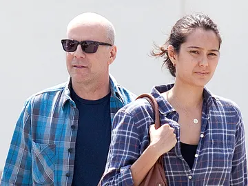 Burce Willis y su mujer Emma Heming Burce Willis y su mujer Emma Heming