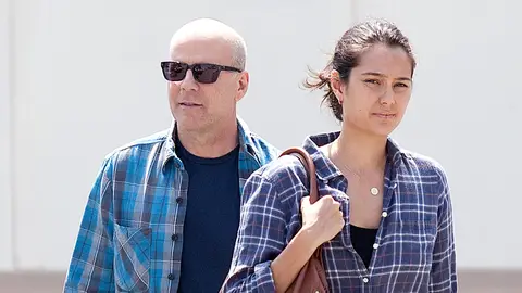 Burce Willis y su mujer Emma Heming Burce Willis y su mujer Emma Heming