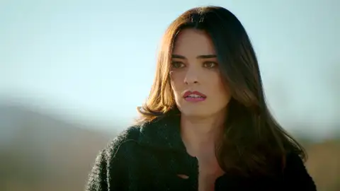 Fina intenta besar a Petra, pero ella la rechaza y la desprecia: “¿Eres una invertida?” Fina intenta besar a Petra, pero ella la rechaza y la desprecia: “¿Eres una invertida?”