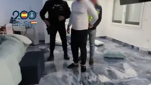 Fragmento del vídeo de la detención de la Policía Nacional a un grupo criminal