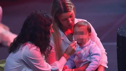 Mery Perelló y su hijo viendo un partido de Rafa Nadal Mery Perelló y su hijo viendo un partido de Rafa Nadal