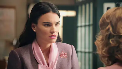 La cruel amenaza de Petra a Fina: "Si no dimites, le contaré a doña Marta que eres una invertida" La cruel amenaza de Petra a Fina: "Si no dimites, le contaré a doña Marta que eres una invertida"