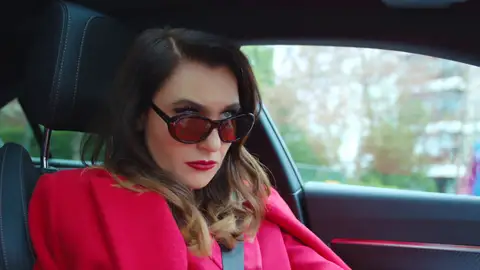 ¡Ender se da cuenta de que la están siguiendo! ¿Qué se traerá Sitki entre manos? ¡Ender se da cuenta de que la están siguiendo! ¿Qué se traerá Sitki entre manos?