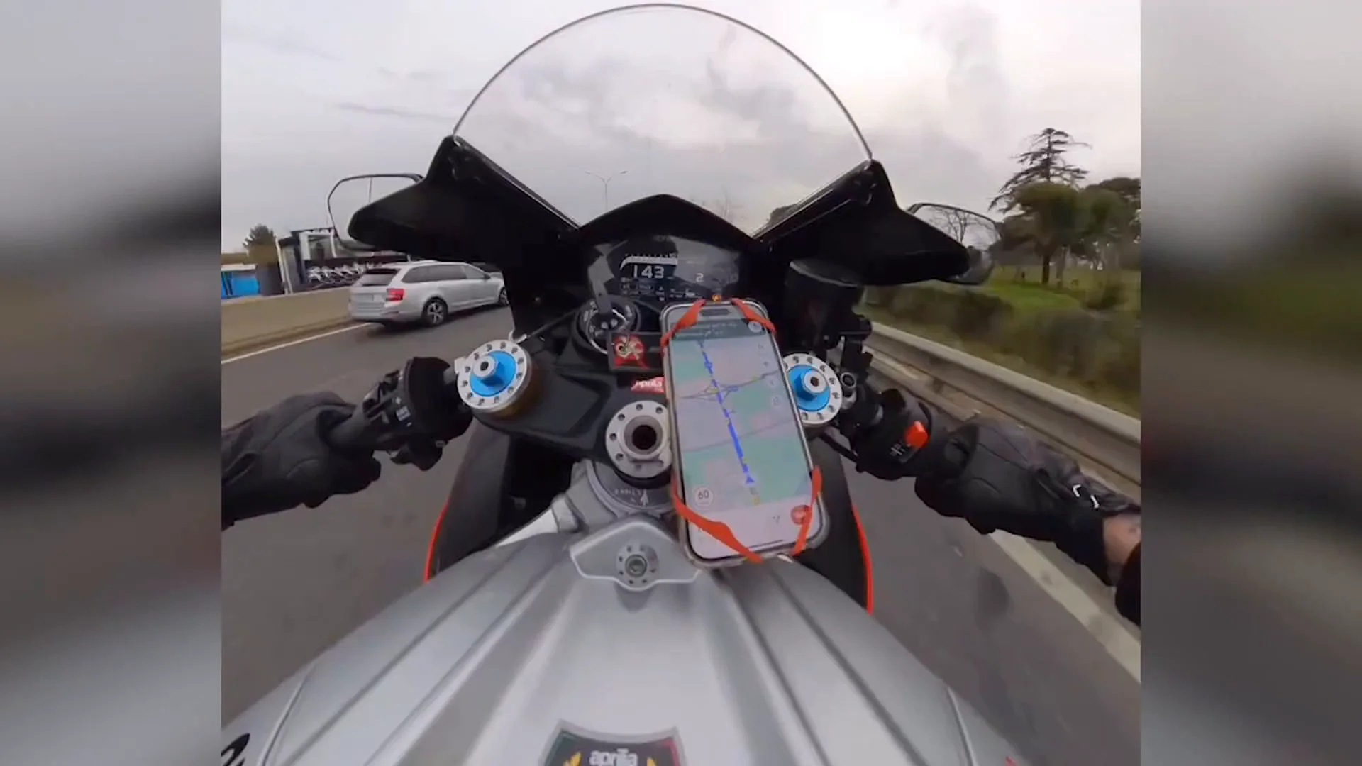 El motorista a 300 kilómetros por hora El motorista a 300 kilómetros por hora