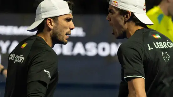 Ale Gal&aacute;n y Juan Lebr&oacute;n durante el Riyadh Season P1