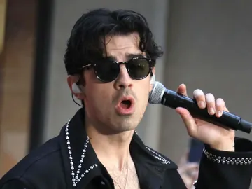Joe Jonas en un concierto en el Rockefeller Plaza Joe Jonas en un concierto en el Rockefeller Plaza