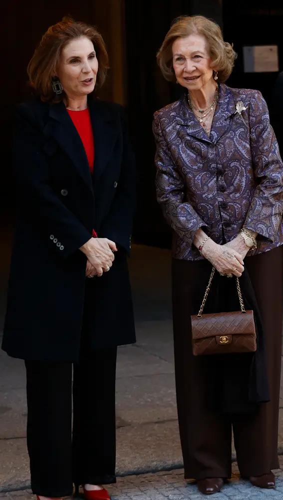 La reina Sofía derrocha elegancia