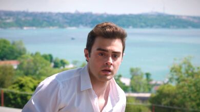 En el último capítulo de Hermanos: Akif soluciona el problema de los Eren mientras Şevval busca venganza