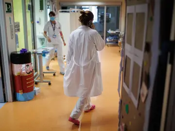 Personal sanitario en un hospital, en una imagen de archivo Personal sanitario en un hospital, en una imagen de archivo