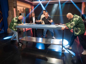 &iexcl;Competici&oacute;n de calvos! El Monaguillo recrea un peculiar juego japon&eacute;s en El Hormiguero