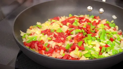 Sazona y rehoga las hortalizas Sazona y rehoga las hortalizas