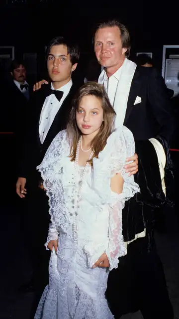Angelina Jolie con 10 años en los Oscar Angelina Jolie con 10 años en los Oscar