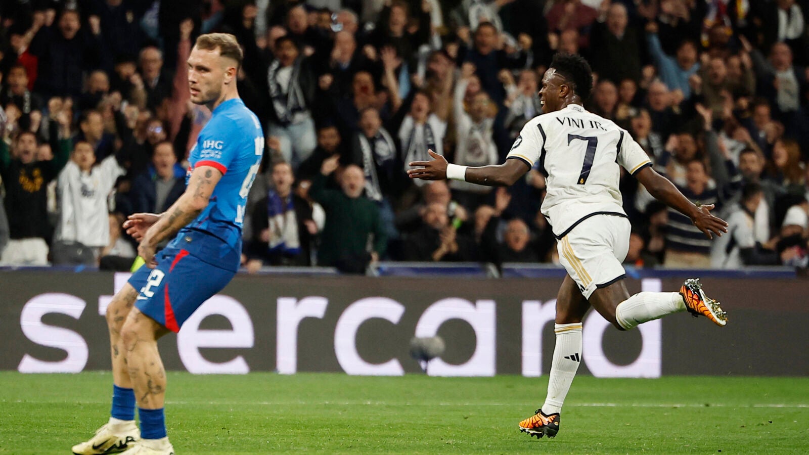 El Real Madrid, a cuartos tras sobrevivir a una noche horrible ante el Leipzig (1-1)