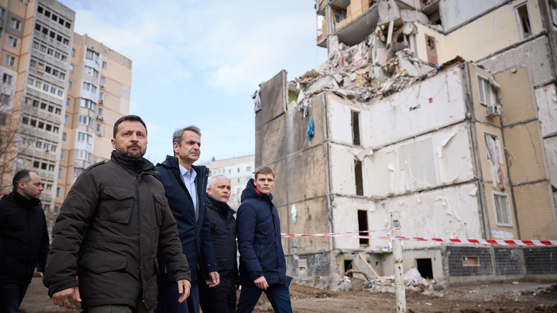 Zelenski pasea por Odesa junto a Mitsotakis, primer ministro griego Zelenski pasea por Odesa junto a Mitsotakis, primer ministro griego