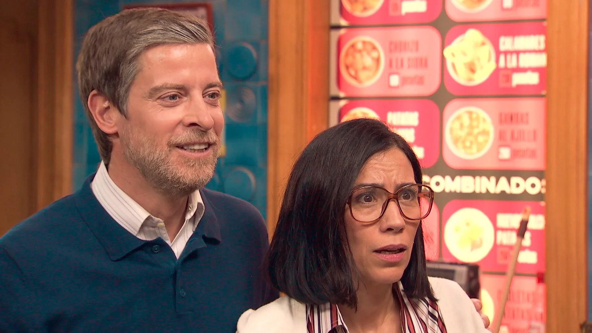 Manolita y Marcelino se llevan una gran sorpresa: ¡Ciriaco, Catalina, María y Manolín se quedan en la Plaza de los Frutos! Manolita y Marcelino se llevan una gran sorpresa: ¡Ciriaco, Catalina, María y Manolín se quedan en la Plaza de los Frutos!