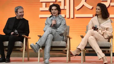 Denis Villeneuve con Timothée Chalamet y Zendaya Denis Villeneuve con Timothée Chalamet y Zendaya