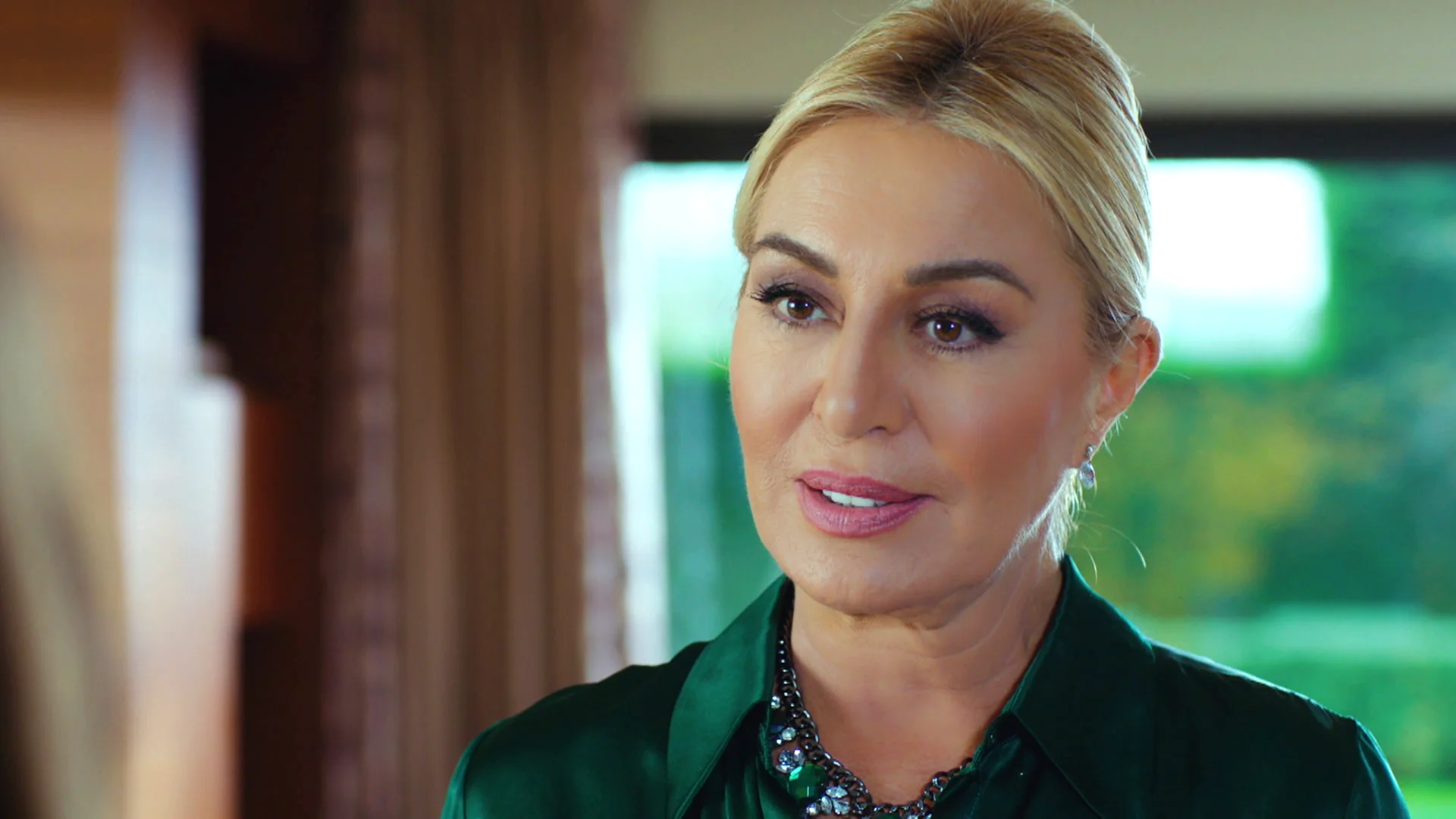 Feride humilla a Yildiz: “No dejaré que mi hijo arruine su vida por una vil cazafortunas” Feride humilla a Yildiz: “No dejaré que mi hijo arruine su vida por una vil cazafortunas”