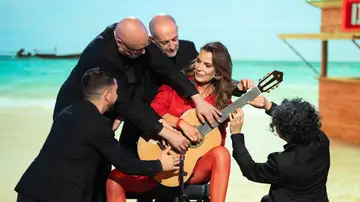 El hechizo de Mar Flores junto al Barcelona Guitar Trio en El Desafío