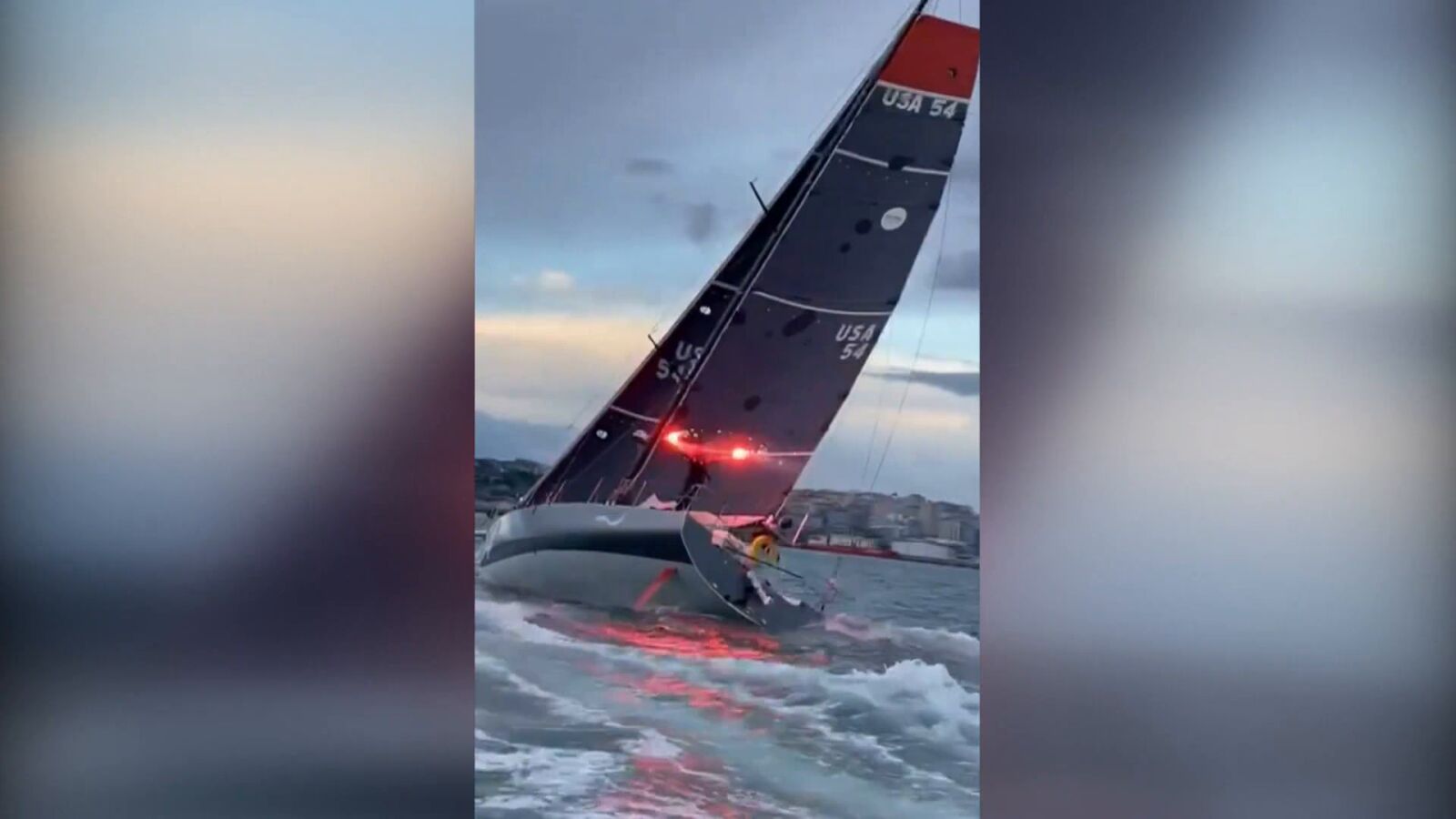 Cole Brauer llega a A Coruña tras completar la vuelta al mundo a vela en solitario