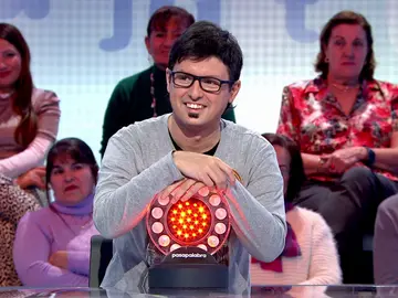 “Yo estoy por pedirme un cubata”: Moisés se monta su propia fiesta en La Pista “Yo estoy por pedirme un cubata”: Moisés se monta su propia fiesta en La Pista