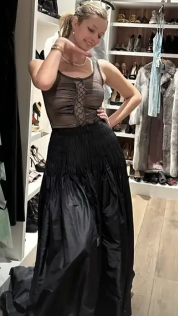 Apple Martin con el vestido de su madre Apple Martin con el vestido de su madre