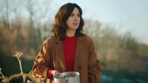 Luis y Luz disfrutan de su primera cita... ¡pero él la deja plantada antes de probar bocado! Luis y Luz disfrutan de su primera cita... ¡pero él la deja plantada antes de probar bocado!