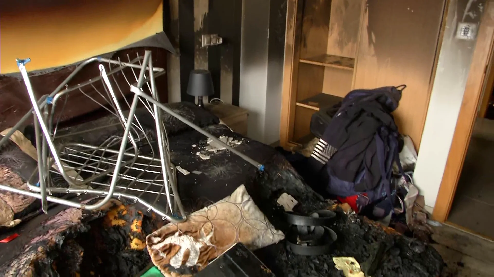 Pierde su casa en un incendio presuntamente provocado por un inquiokupa: "Sabía que lo iba a hacer, lo sabía" Pierde su casa en un incendio presuntamente provocado por un inquiokupa: "Sabía que lo iba a hacer, lo sabía"