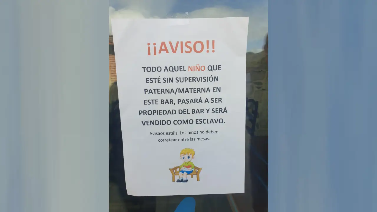 El 'amenazante' cartel de restaurante de Vigo para que los padres vigilen a sus hijos