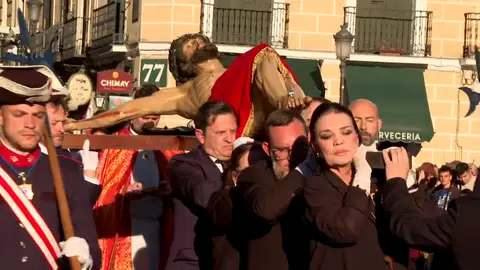 Acompañamos a María José Cantudo a recoger la medalla del Cristo de los Alabarderos: ¡Apasionante! Acompañamos a María José Cantudo a recoger la medalla del Cristo de los Alabarderos: ¡Apasionante!
