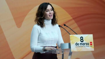 La presidenta de la Comunidad de Madrid, Isabel D&iacute;az Ayuso, interviene en el acto institucional de entrega de los Reconocimientos 8 de Marzo, este viernes