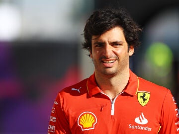 Carlos Sainz en el paddock del GP de Arabia Saudí 