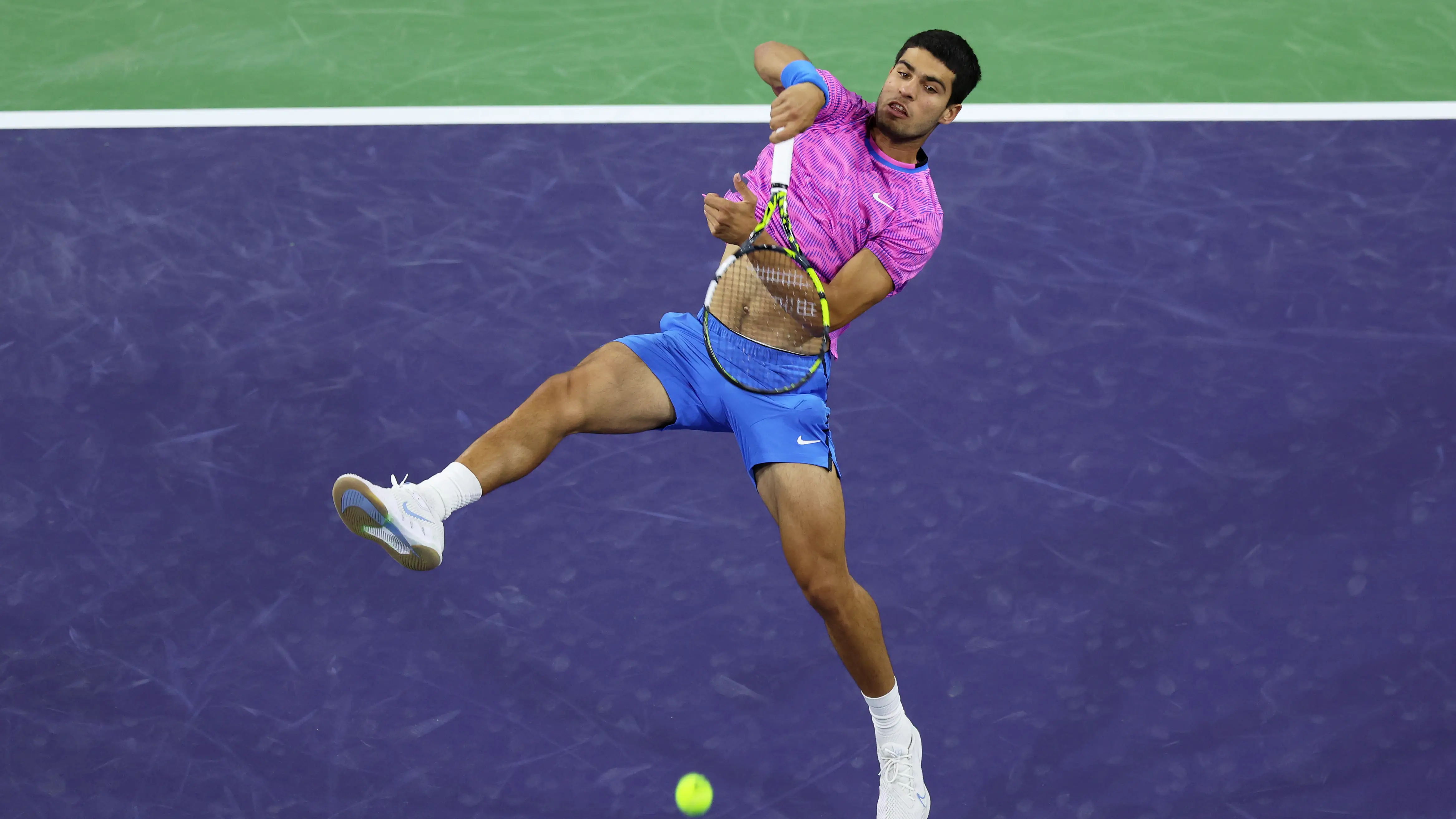 Carlos Alcaraz durante su partido ante Matteo Arnaldi en el Másters de Indian Wells Carlos Alcaraz durante su partido ante Matteo Arnaldi en el Másters de Indian Wells