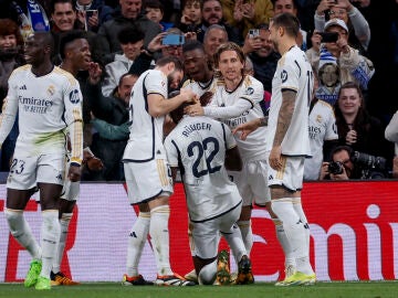 Los jugadores del Real Madrid celebran el gol de Rüdiger ante el Celta (4-0)