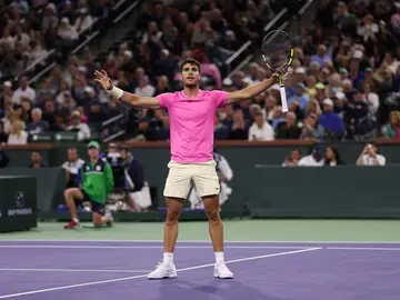 Carlos Alcaraz celebra su victoria ante Auger Aliassime en 1/16 de Indian Wells 2024 Carlos Alcaraz celebra su victoria ante Auger Aliassime en 1/16 de Indian Wells 2024