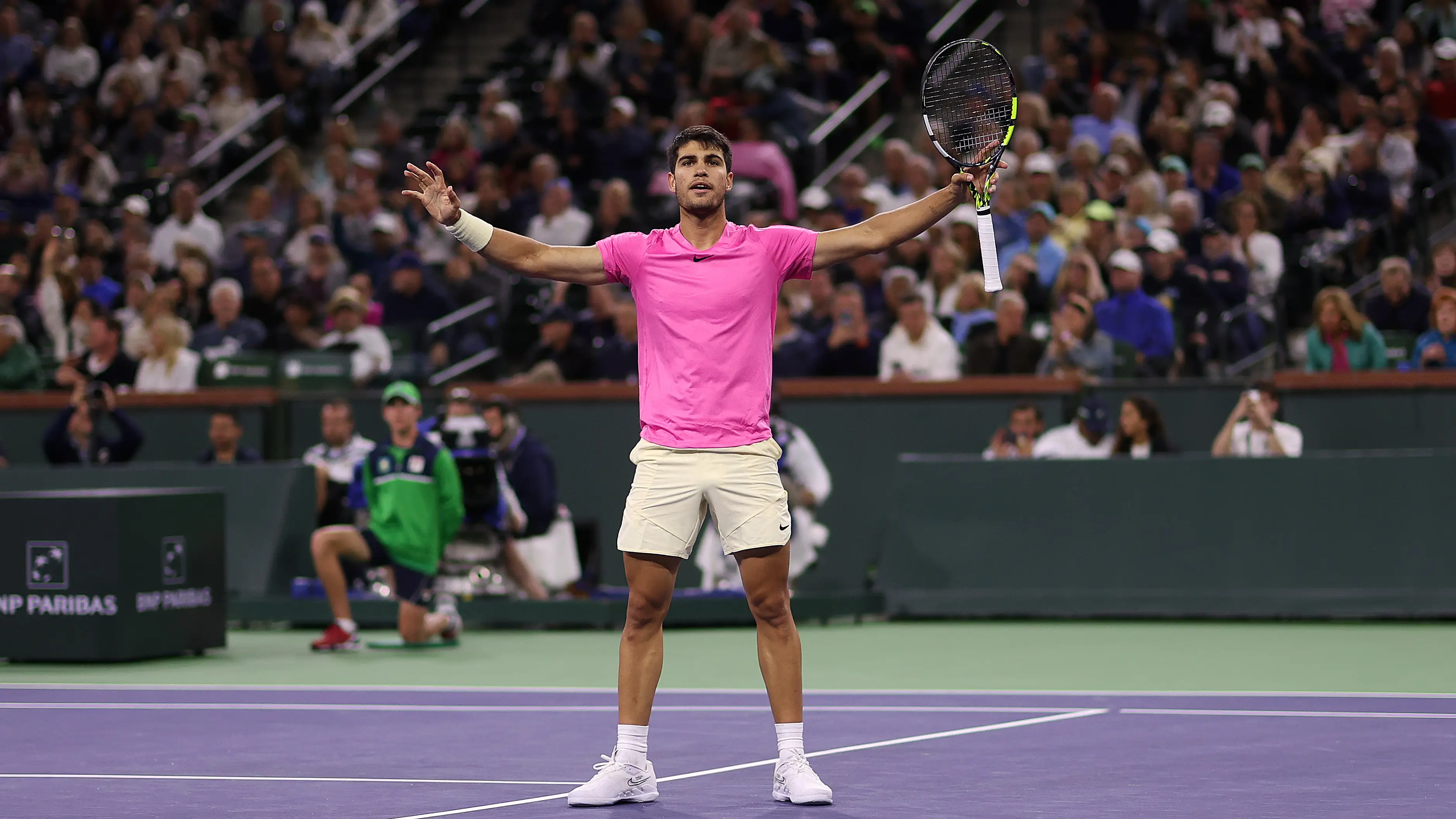 Carlos Alcaraz celebra su victoria ante Auger Aliassime en 1/16 de Indian Wells 2024 Carlos Alcaraz celebra su victoria ante Auger Aliassime en 1/16 de Indian Wells 2024